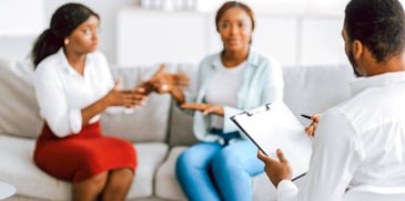 people negotiating during divorce mediation